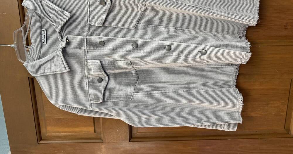 NEW KATYDID women's button down shacket in gray
